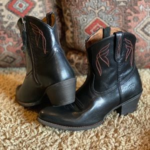 Ariat Darlin Western Boot in Old Black